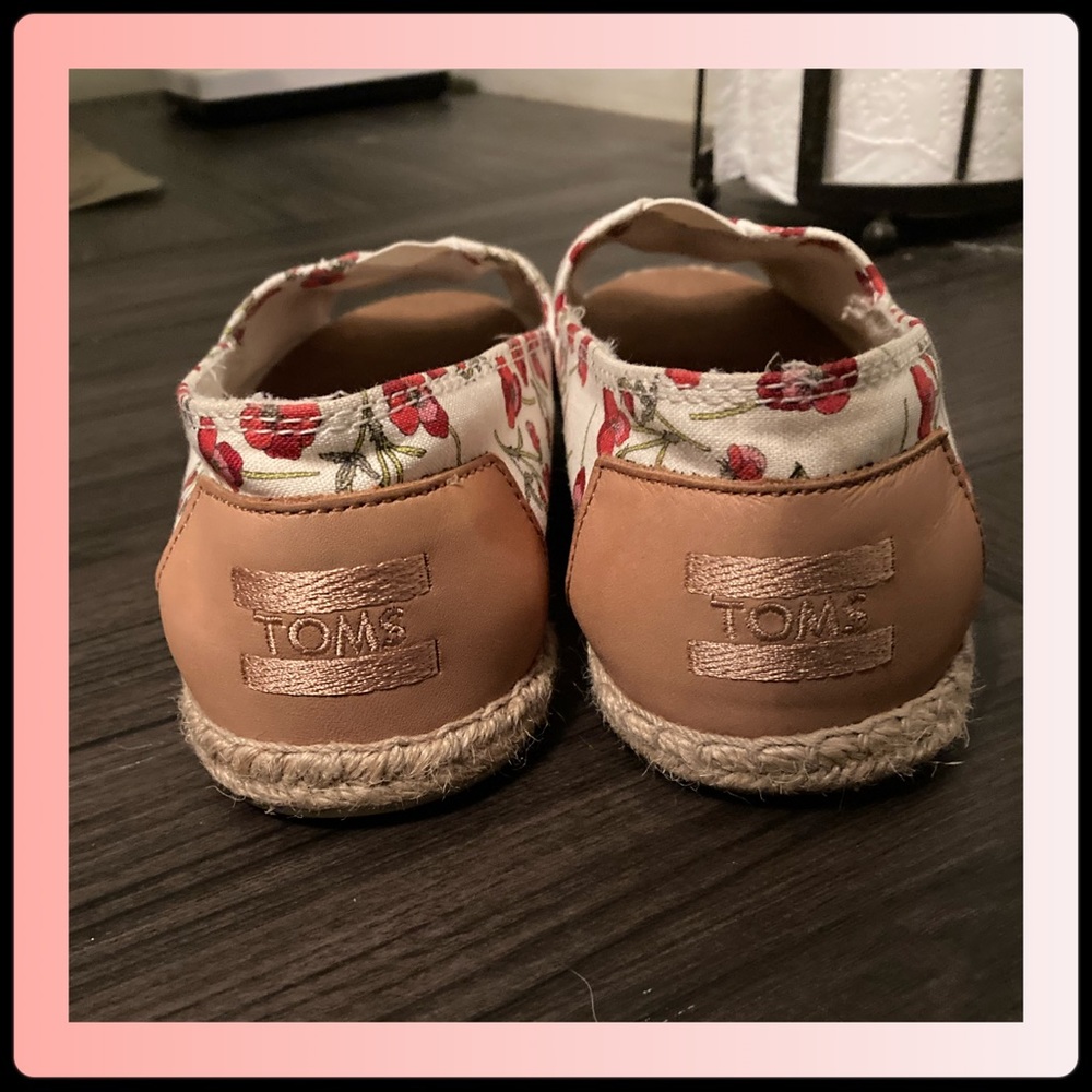 Toms - Picture 3 of 6